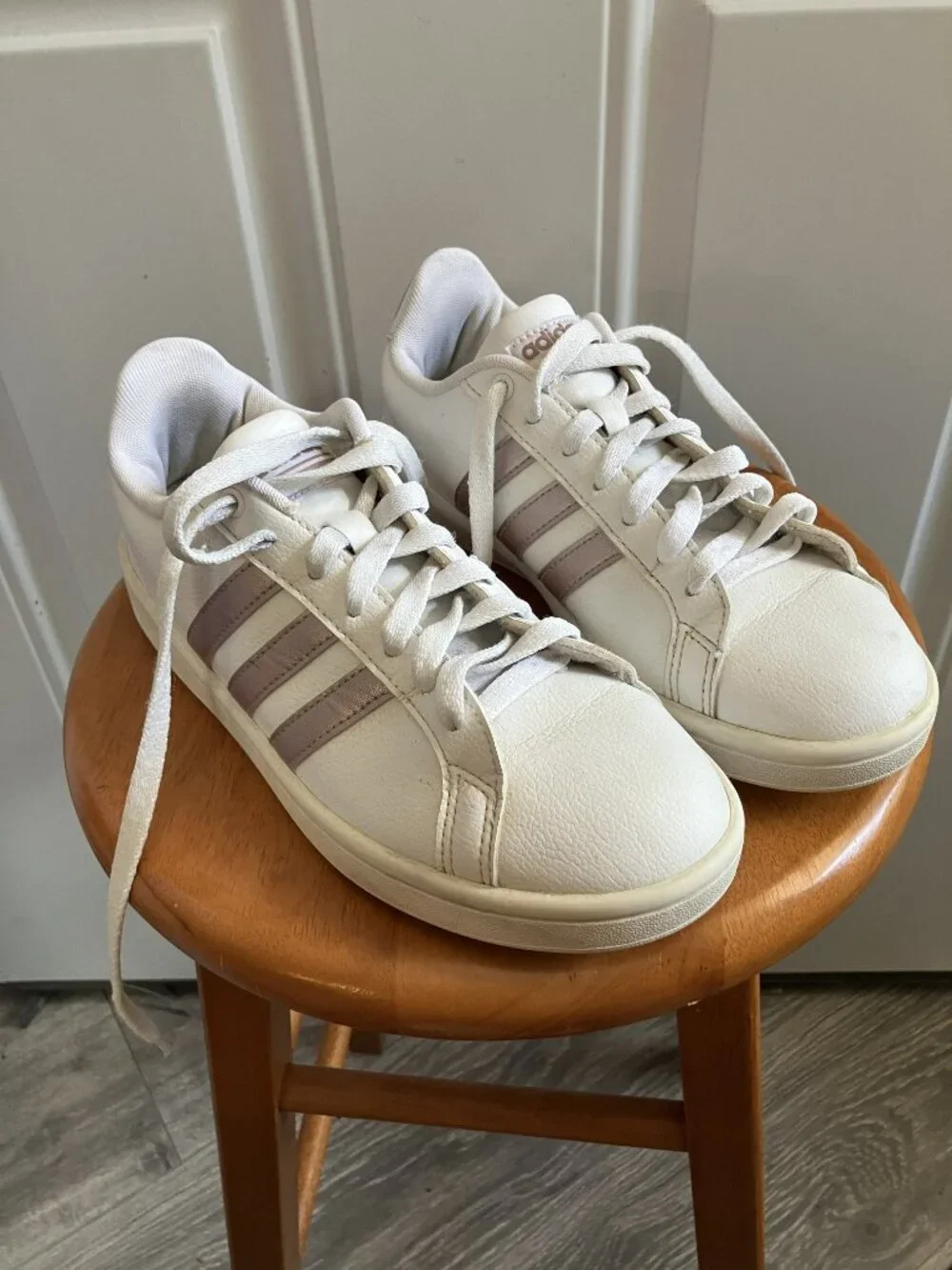 Woman's Adidas Sneakers